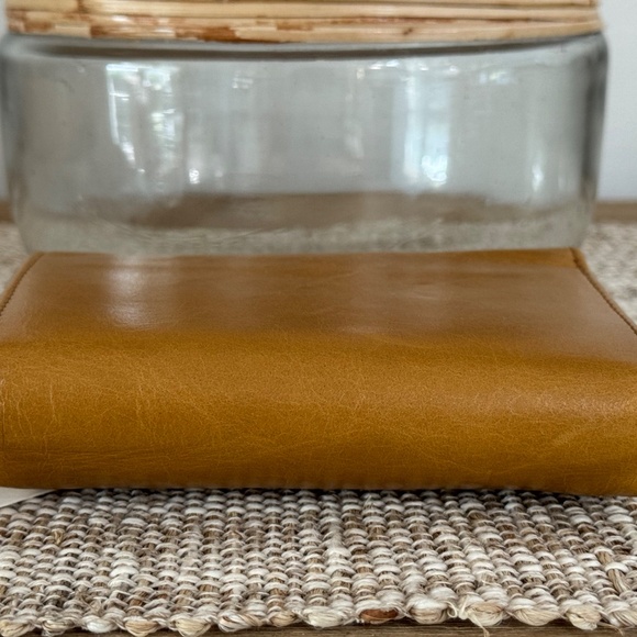 HOBO ROBIN Trifold Wallet Compact in Natural NWT - Picture 12 of 16